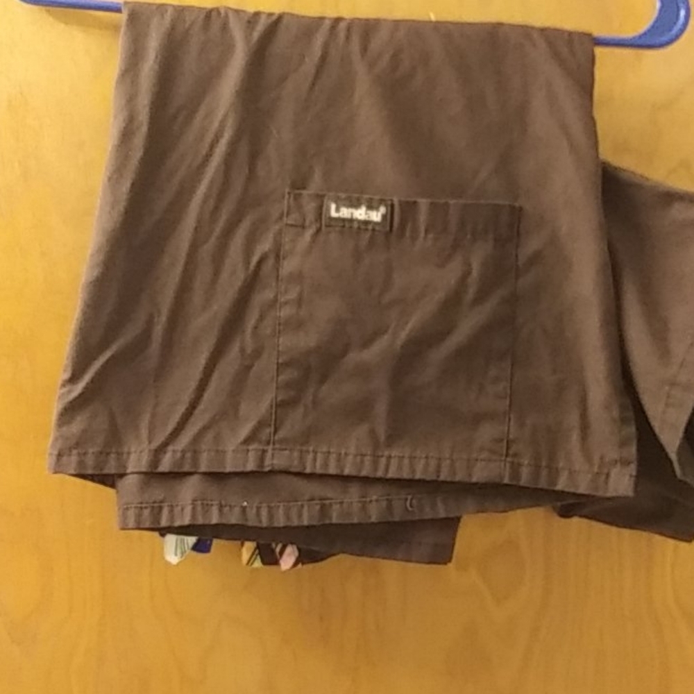 L Scrub Top - Picture 2 of 2
